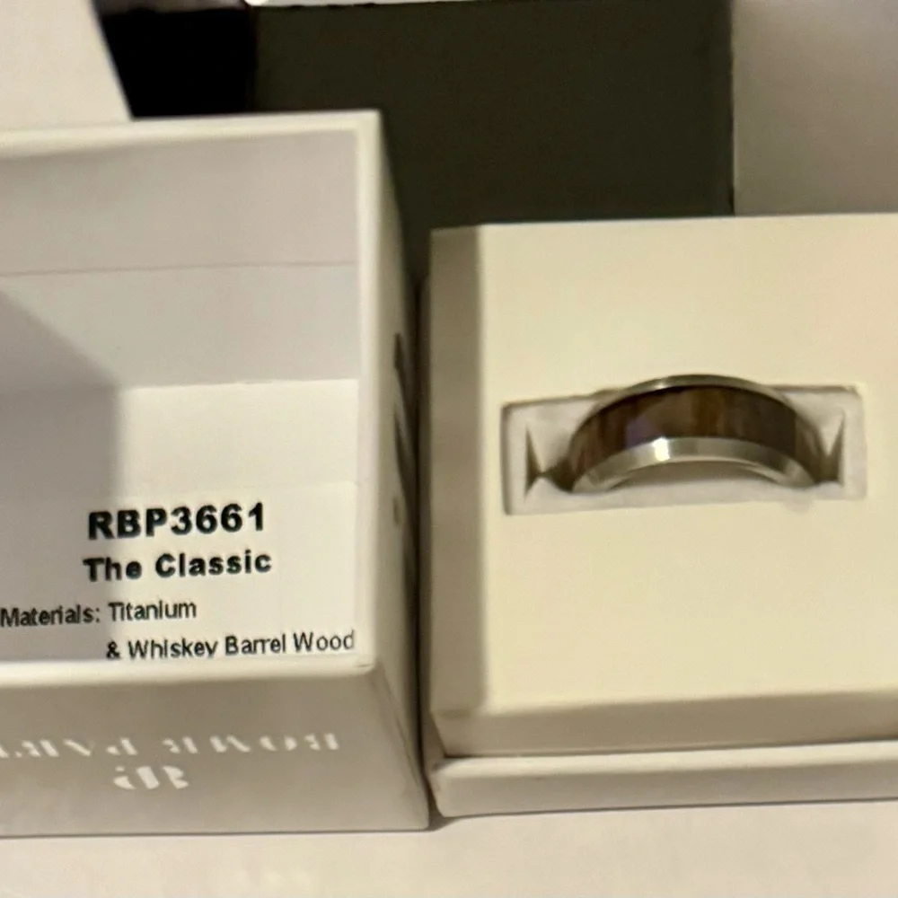 NWT BP “The Classic” Men’s Titanium and Whiskey Barrel Wood Ring SZ 8